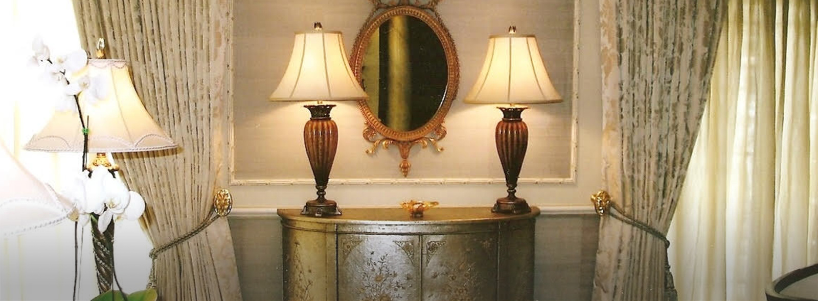 Japanese silk wallpaper with hand painted mouldings
